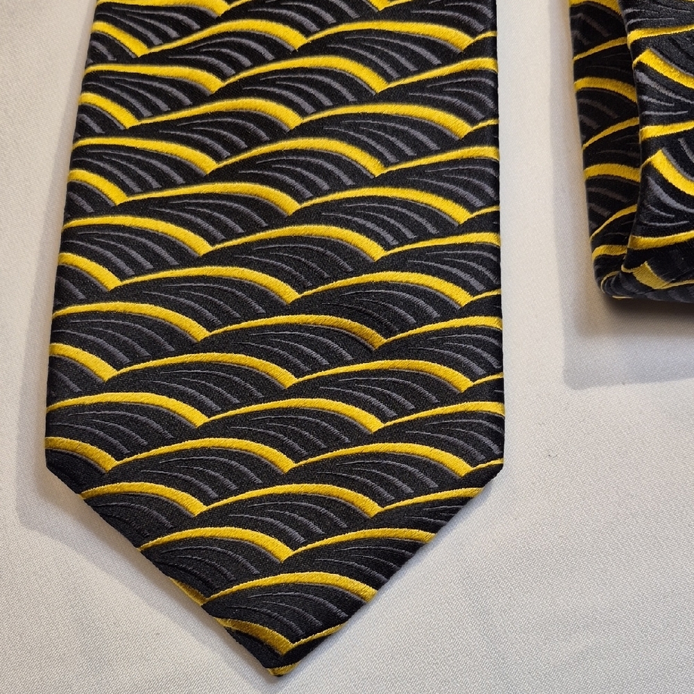 DeSantis Collection 100% Silk Gold and Black Mens Geometric Neck Tie